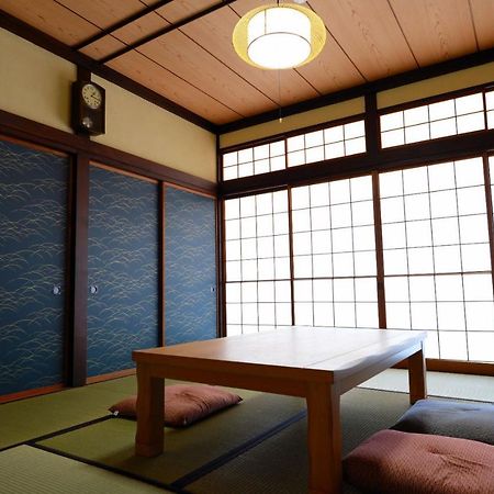 Guesthouse Iwase Toyama Station Exteriör bild