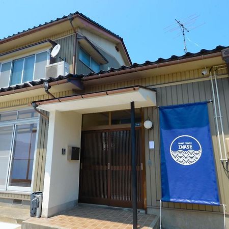 Guesthouse Iwase Toyama Station Exteriör bild