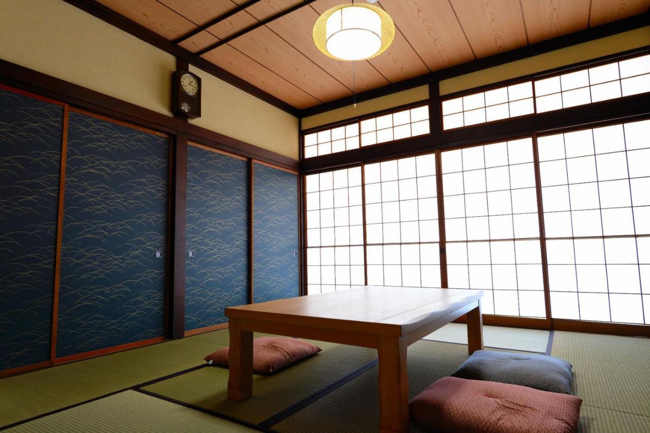 Guesthouse Iwase Toyama Station Exteriör bild