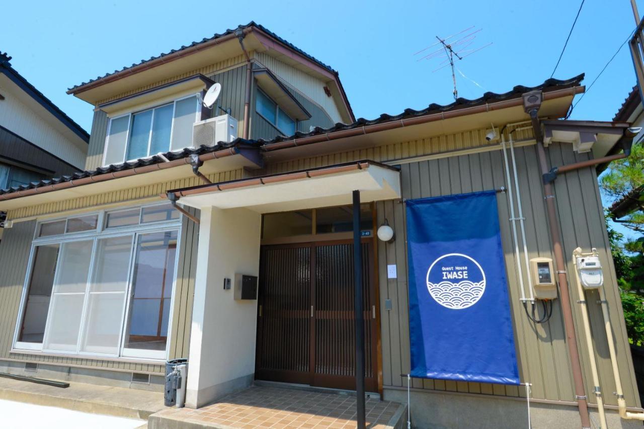 Guesthouse Iwase Toyama Station Exteriör bild