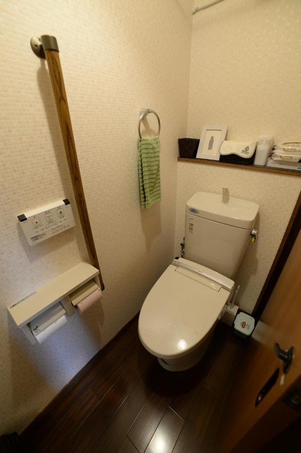 Guesthouse Iwase Toyama Station Exteriör bild