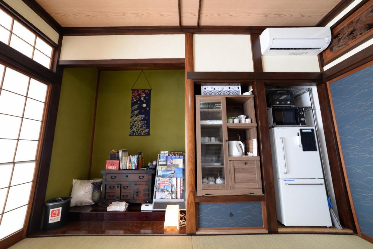 Guesthouse Iwase Toyama Station Exteriör bild