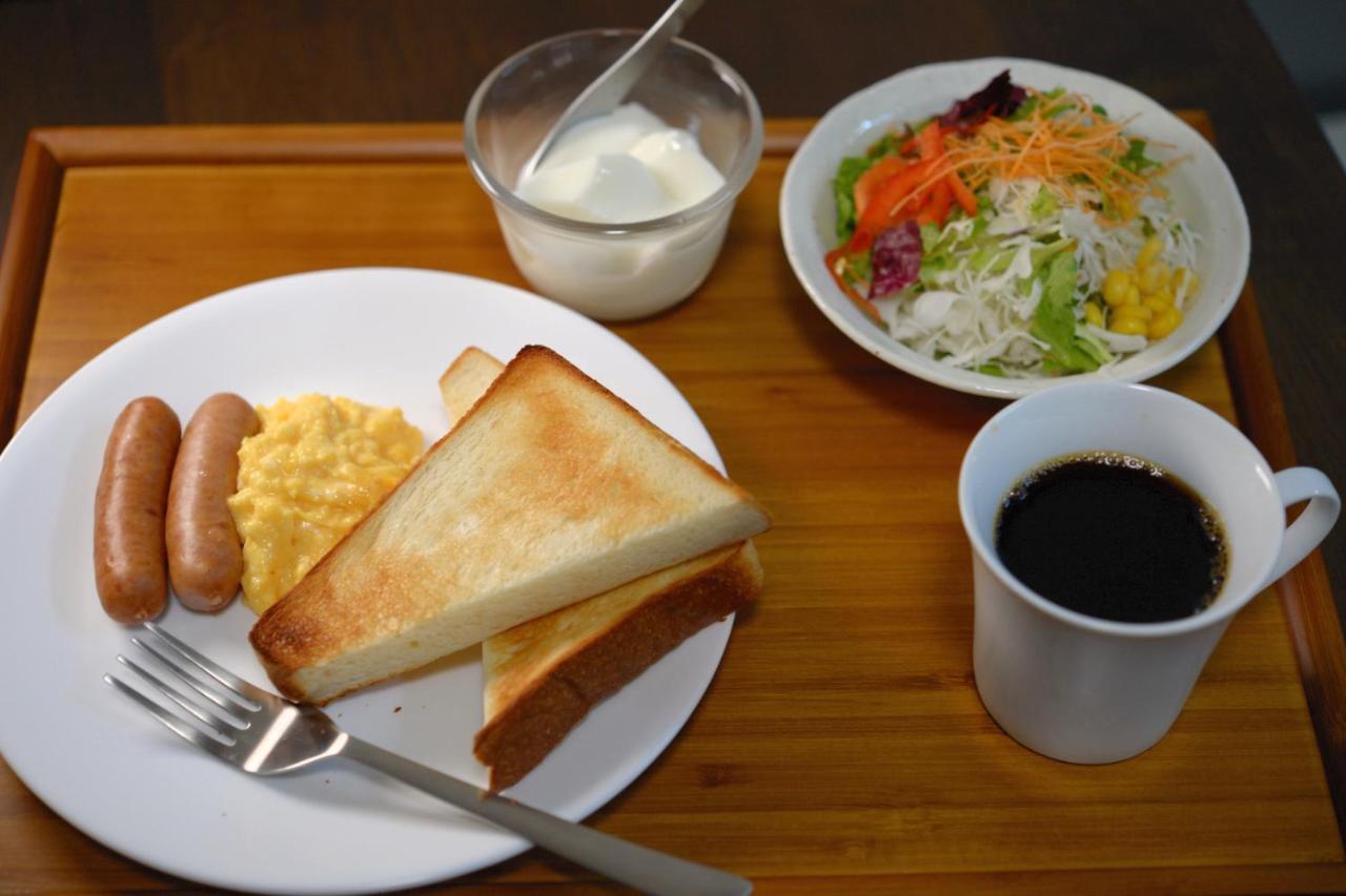 Guesthouse Iwase Toyama Station Exteriör bild