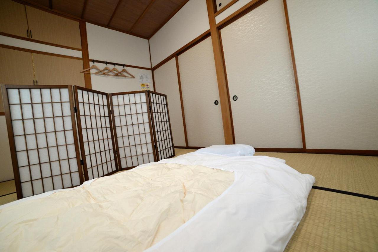 Guesthouse Iwase Toyama Station Exteriör bild