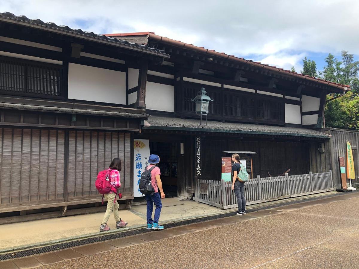 Guesthouse Iwase Toyama Station Exteriör bild