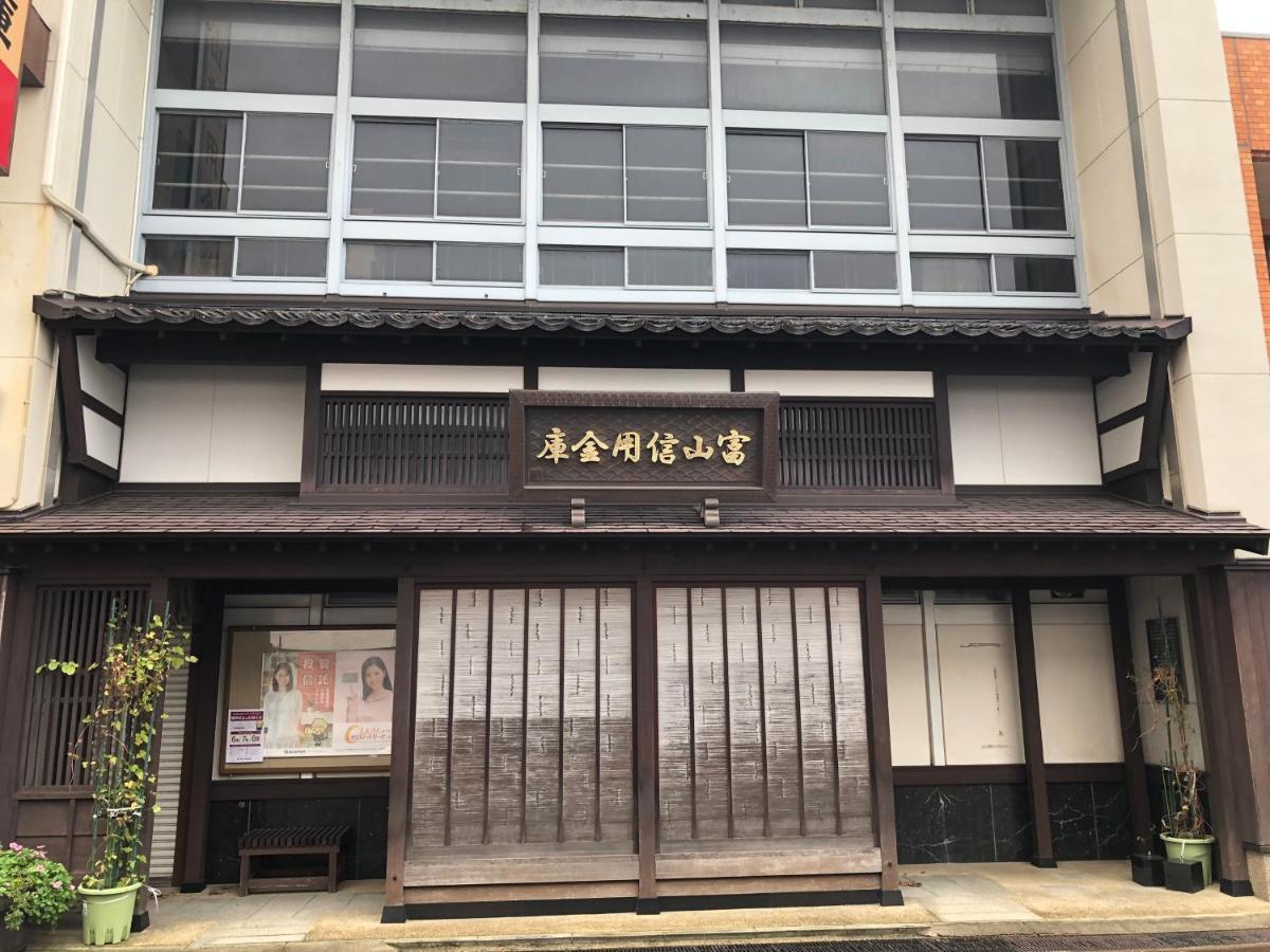 Guesthouse Iwase Toyama Station Exteriör bild